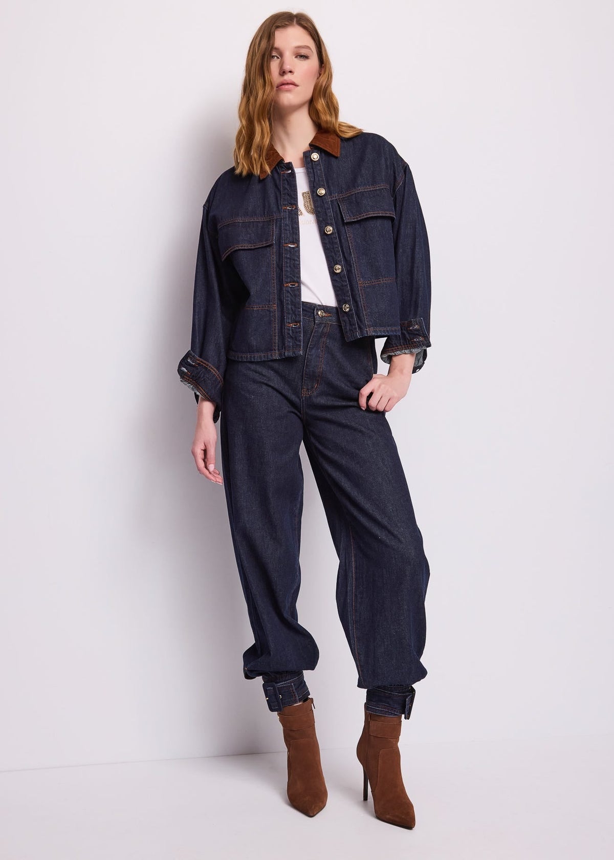 Giacca da donna in denim con bottoni dorati