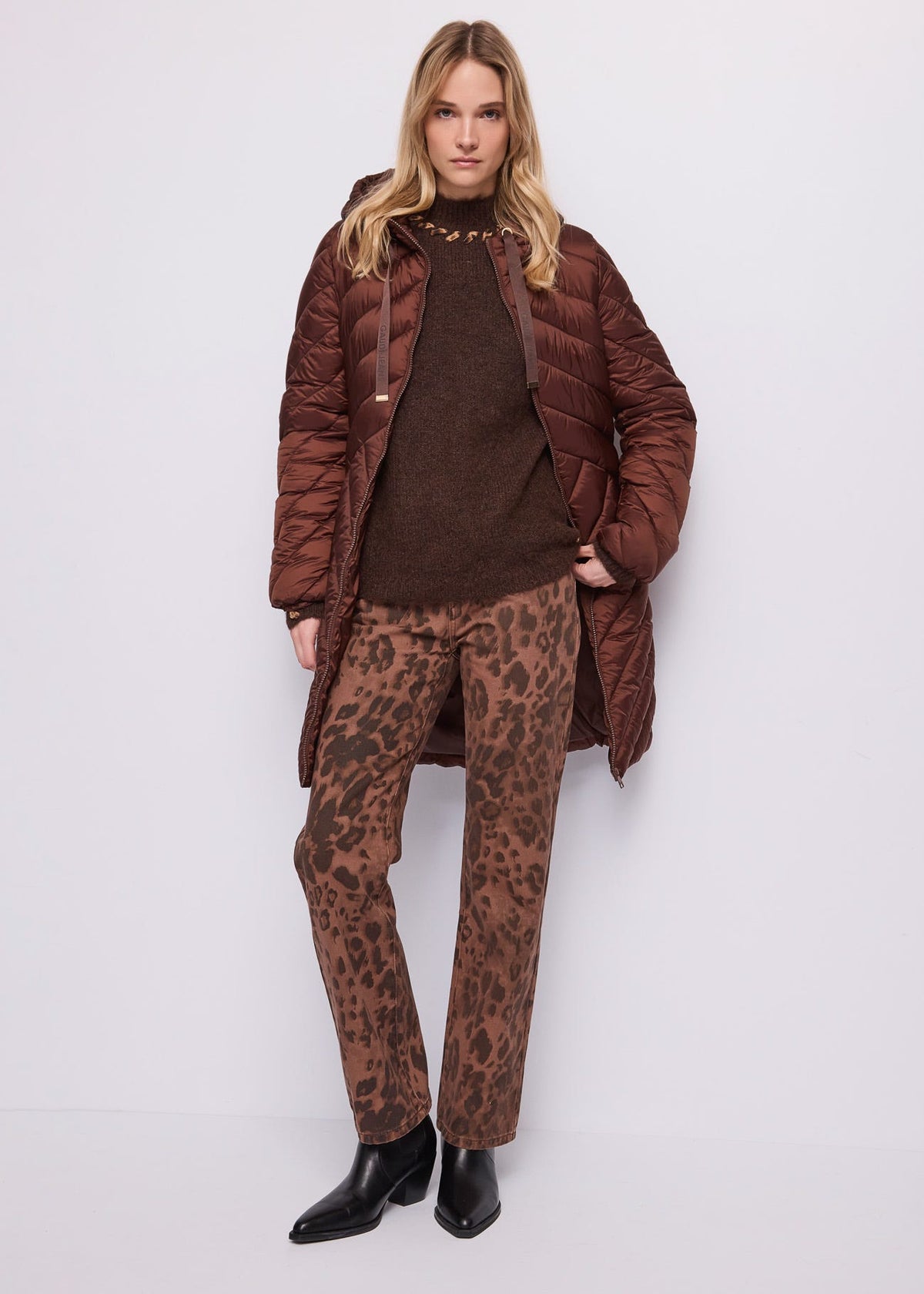 Pantaloni da donna con bottoni dorati