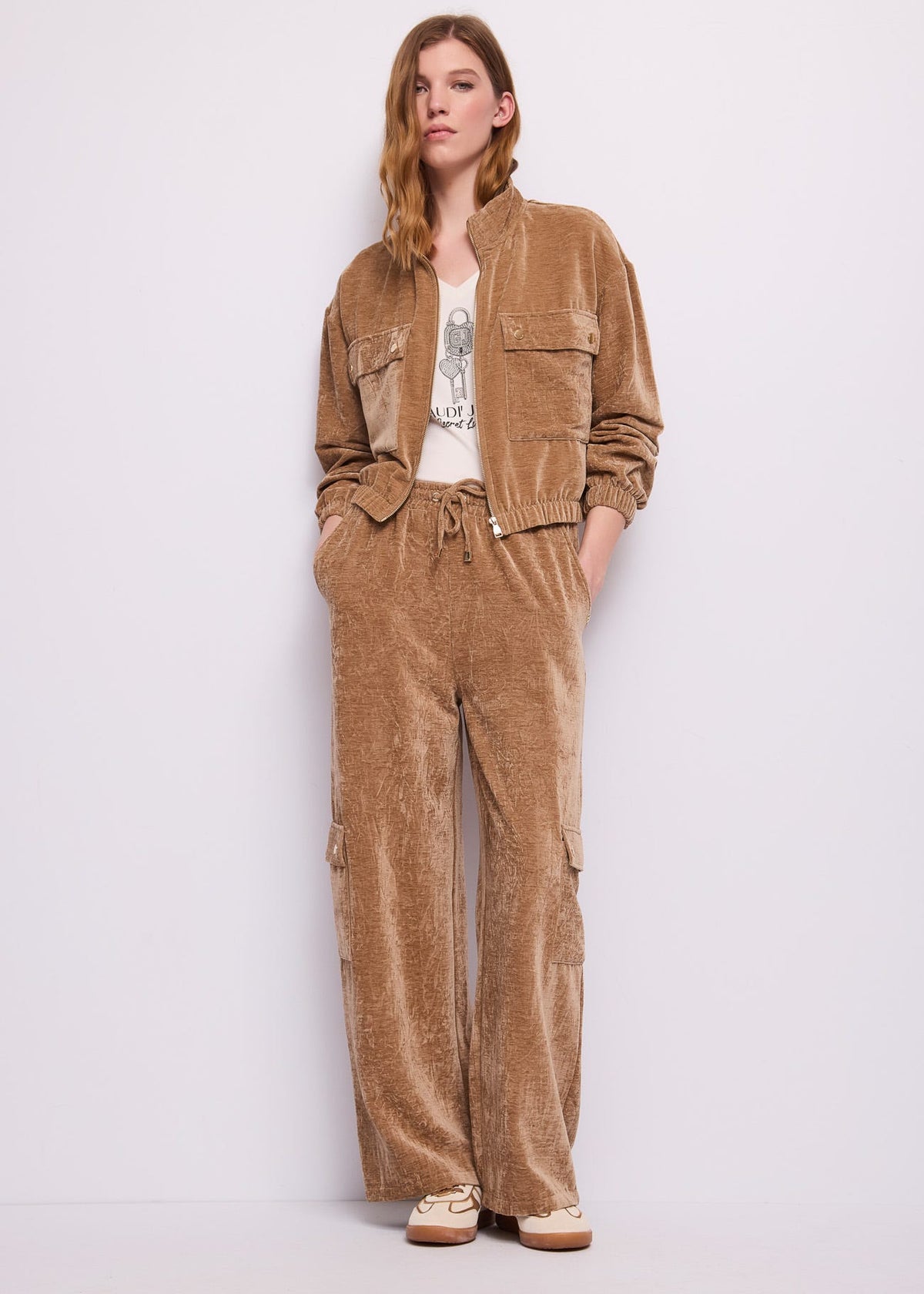 Giacca da donna con collo alto e zip