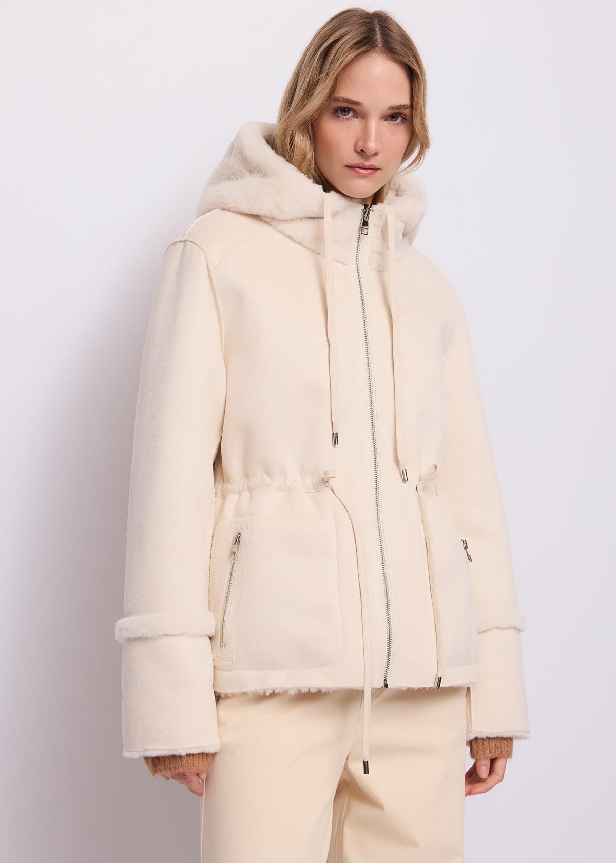 Giacca da donna in shearling con cappuccio