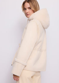Giacca da donna in shearling con cappuccio