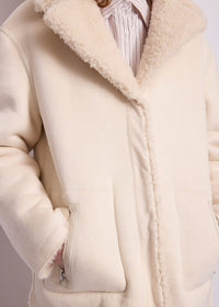 Cappotto da donna con pelliccia sintetica