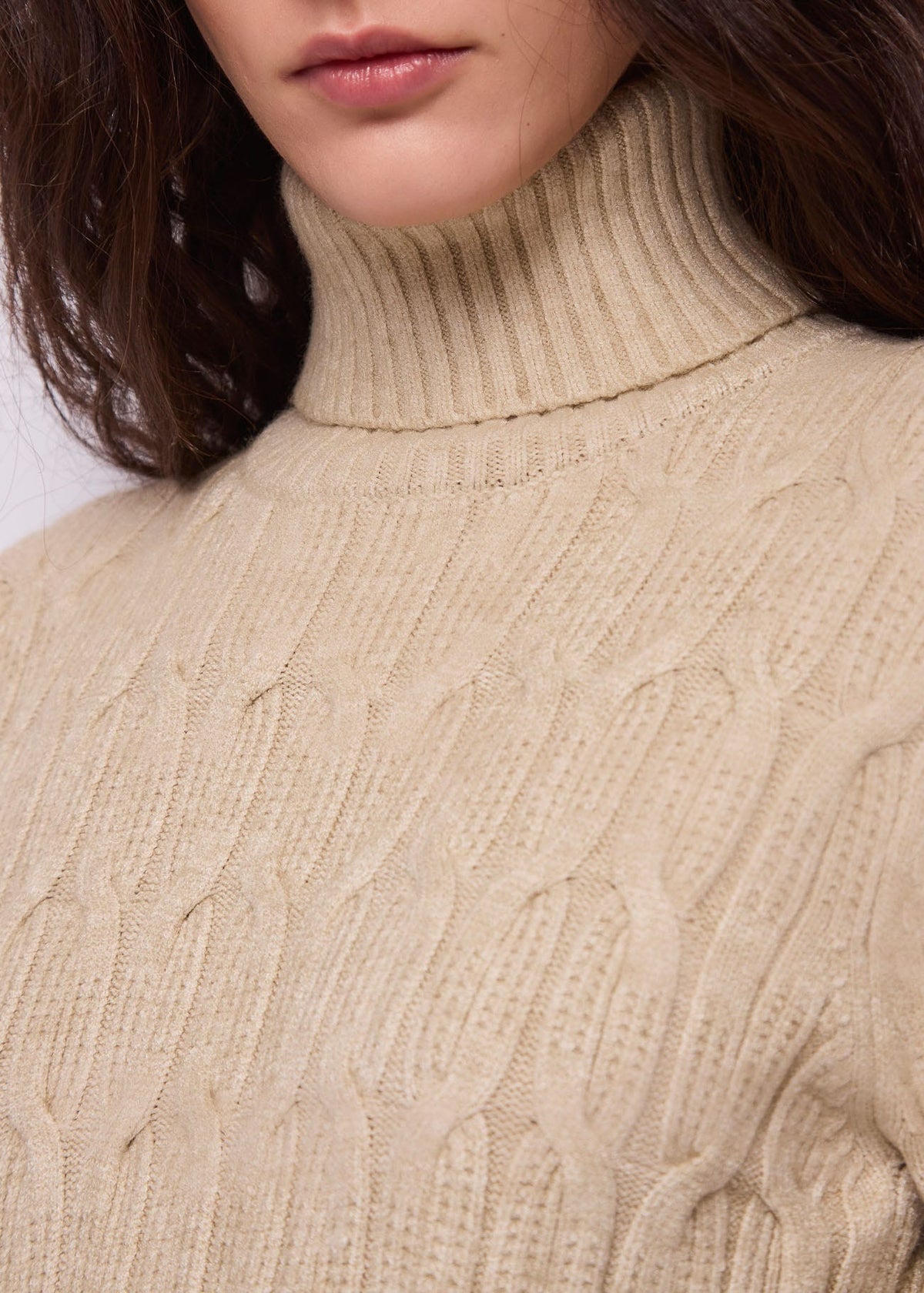 Abito midi da donna con collo dolcevita