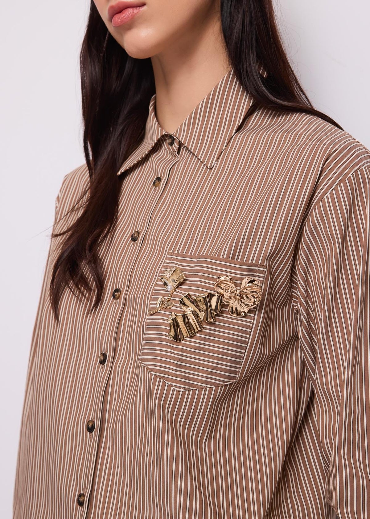 Camicia da donna in popeline con spille