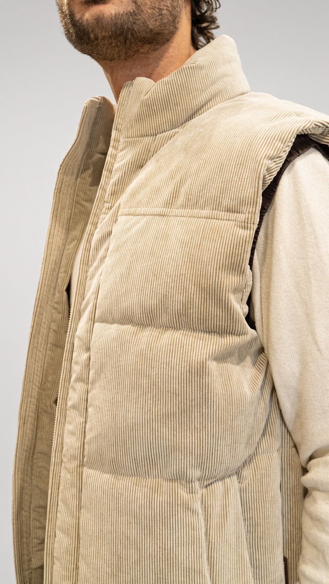 Smanicato in velluto beige da uomo Seinse