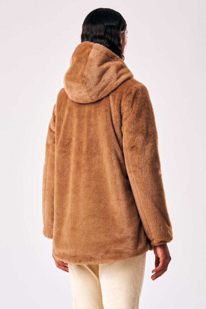 Lucrezia – Cappotto reversibile da donna in ecopelliccia beige